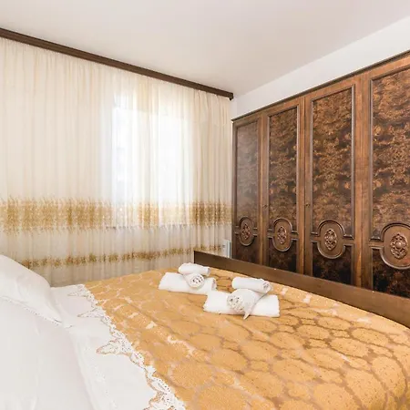 2 Bedroom Amazing In Daire Lovran