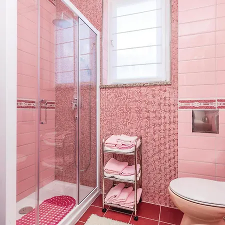 2 Bedroom Amazing In Apartment